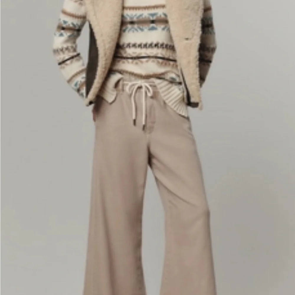 THE ADI PULL-ON MID-RISE FLARE PANTS BY PILCRO - Picture 1 of 2